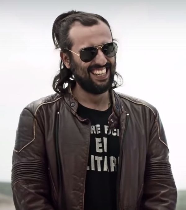 Trendy Hairstyles for Balding Men with Long Hair 2